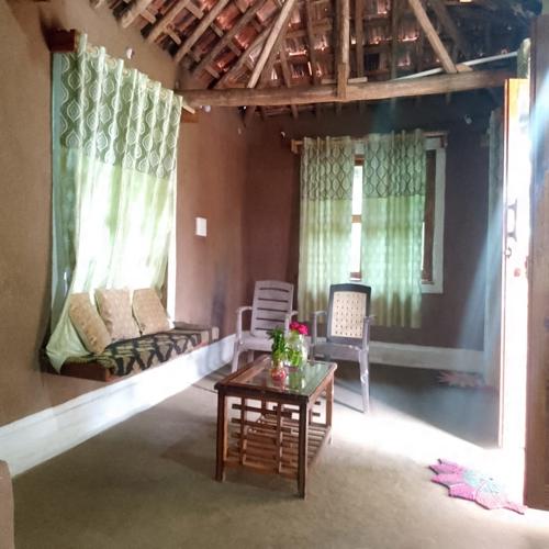 Hills view Homestay, Kajra